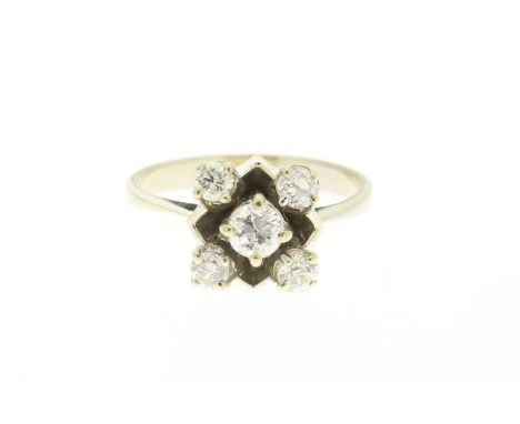 Witgouden ring, bezet met diamanten, briljantslijpsel, circa 0.22 ct. (gezet gemeten), gehalte 585/000, bruto gewicht 4.2 gra