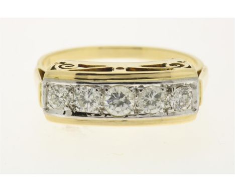 Bicolor gouden ring bezet met diamant briljantslijpsel, circa 0.65 ct., F-G, S-I,&nbsp;gehalte 585/000, gezet gemeten en beoo