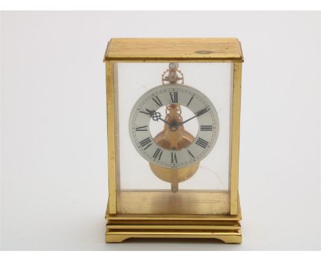 Messing skeletklokje met open wijzerplaat, gemerkt in glas Jaeger LeCoultre, genummerd onderzijde 533, Zwitserland, 1960-1970