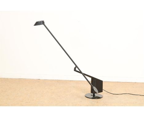 Zwart aluminium vintage bureaulamp, ontwerp Rodolfo Bonetto voor Iguzzini, model Ala, 80-er jaren, onderzijde gestempeld.