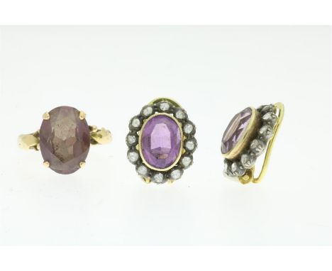 Lot gouden sieraden waarbij gouden oorclipsen met zilveren applique bezet met amethist en diamanten, gehalte 585/000, waarbij
