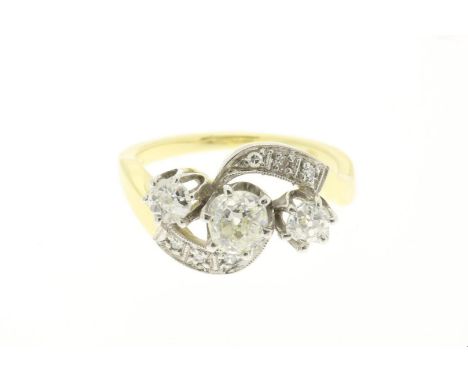 Geelgouden ring bezet met diamant oud slijpsel en single cut in witgouden zetting, circa 1.00 ct., I/J, SI, gehalte 585/000, 