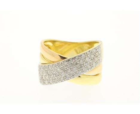 Tricolor cross-over ring pavé bezet met diamant briljant geslepen, circa 0.65 ct., F-G, VS-SI, gezet gemeten en beoordeeld, g