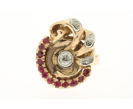 Rose gouden fifties ring bezet met robijnen en diamanten single cut, circa 0.40 ct., gehalte 750/000, bruto gewicht 11.7 gram
