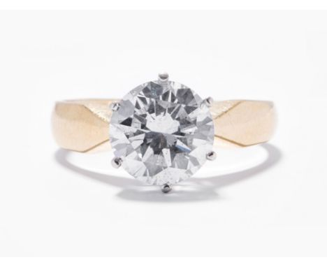 750 Gelb-/Weissgold. Solitaire-Modell mit 1 Brillant ca. 2.20 ct K/L (Grauton)-P1. Gr. 54, 5,1 g.
