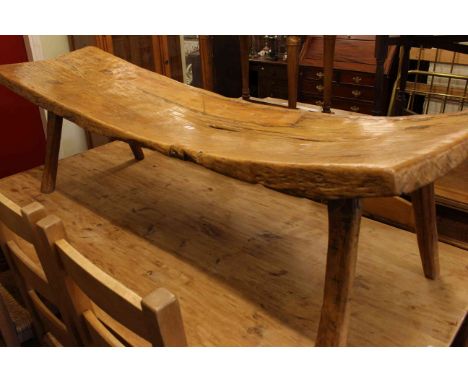 Arboreal curved bench