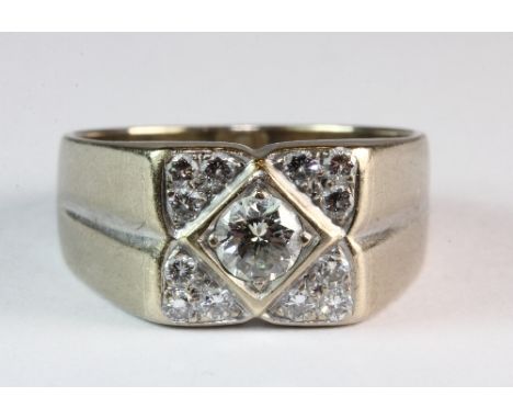 An 18ct white gold gents ring set with a central diamond surrounded by 12 brilliant cut diamonds (V)