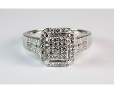 A pretty 925 silver and stone set ring (S)
