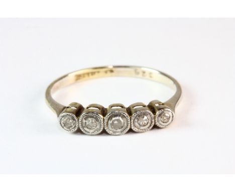 A 9ct gold 5 diamond ring (L.5)