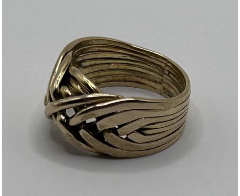 A yellow metal puzzle ring, soldered, 6 g all inRing size: K 