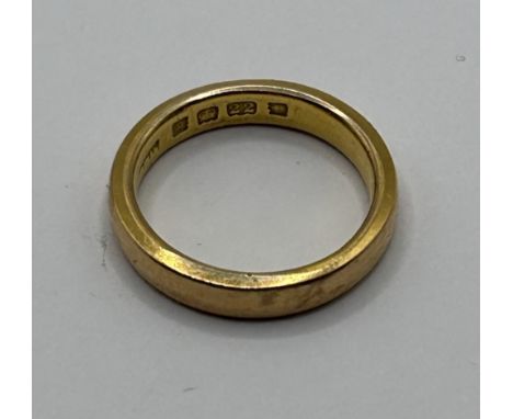 A 22ct gold wedding band, ring size J, 6 g 