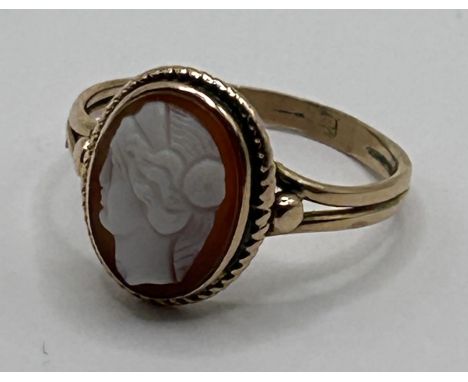 A late 19th/early 20th century gold and cameo ring 