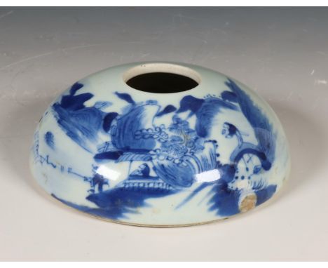 China, blauw-wit porseleinen penselenwasser, late Qing-dynastie (1644-1912), de ronde pot gedecoreerd met figuren in een rivi