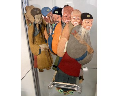 China, dertien Chinese onsterfelijken, voor 1939, papier met veelkleurige stof bekleed (lichte slijtage) h. 27 cm max. [13] C