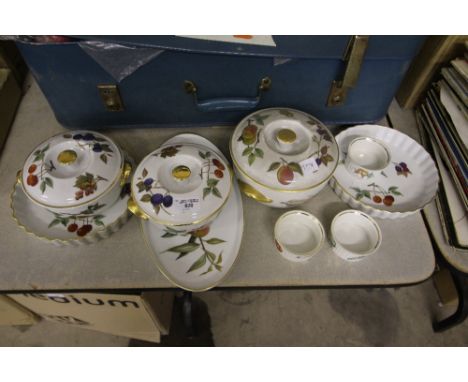 Quantity of Royal Worcester Evesham wares