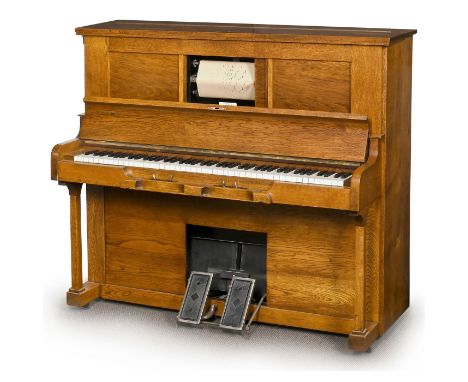 Englisches Pianola, um 1925Selbstspielendes Klavier, Antrieb durch 2 fußbetriebener Blasebälge, für 88er-Notenrollen, exzelle