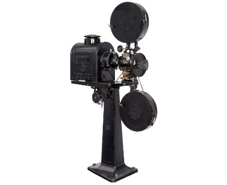 Filmprojektor "Hahn-Goerz" (Zeiss Ikon), um 1926Hahn-Goerz, Kassel. Kinoprojektor der Stummfilmzeit für 35mm-Filme auf Spulen