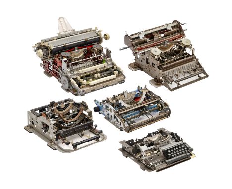 5 Schreibmaschinen-Demonstrationsmodelle 1) Olympia, elektrisch, teilweise Schnittmodell, mit Motor, Wagen und Teilen der Mec