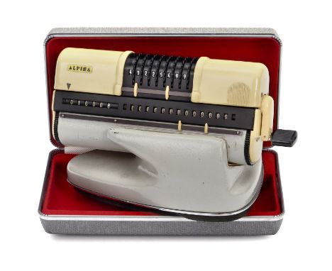 Rechenmaschine "Alpina", 1961Alpina-Werke in Kaufbeuren. Letzte Vierspezies-Staffelwalzen-Rechenmaschine, mit seltenem Sockel