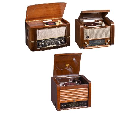 3 Radios mit eingebautem Plattenspieler1) HMV Type 1322, um 1955, His Master's Voice, England, Langwelle, Mittelwelle und 2 x
