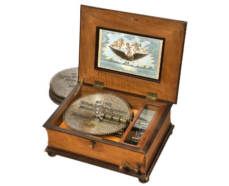 Plattenspieluhr Adler, um 1900Hersteller: Heinrich Zimmermann, Leipzig. Für Blechplatten Ø 37 cm, 77 Töne im Doppelkamm (komp