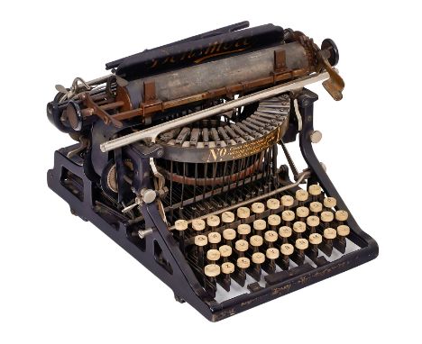 Densmore No. 1c, um 1895The Merritt Manufacturing Company. Klassische amerikanische Unteranschlagmaschine, 38 Tasten, einfach