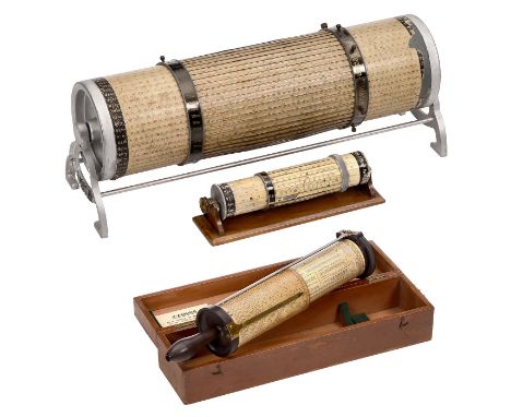 3 Rechenwalzen1) Große logarithmische Rechentrommel von Albert Nestler, mit Skala 12,5 cm, Breite 62 cm, Papier abgegriffen, 