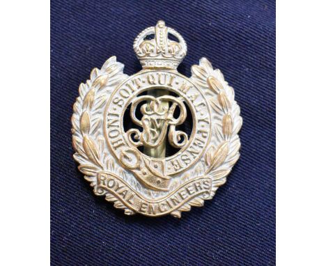 Royal Engineers WWI and Iterwar period Cap Badge (Gilding-metal), lugs. K&amp;K: 853
