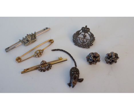 A 9CT GOLD AND SEED PEARL BAR BROOCH AND FIVE FURTHER ITEMS (6)Comprising; the first designed as a Naval crest, with an ancho