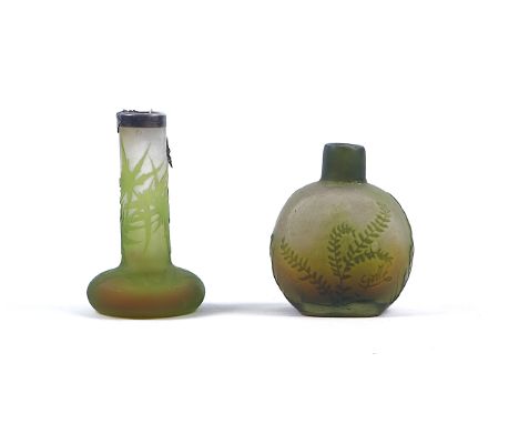 A SMALL GALLÉ CAMEO GLASS SOLIFLEUR VASE WITH SILVER MOUNTSCirca 1900Overlaid in green and acid- etched with spiky leaves, th