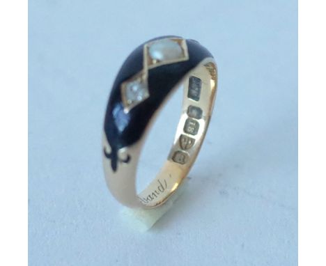 A  LATE VICTORIAN 18CT GOLD,  HALF PEARL, DIAMOND AND BLACK ENAMELLED MOURNING RINGMounted with a single half pearl between t