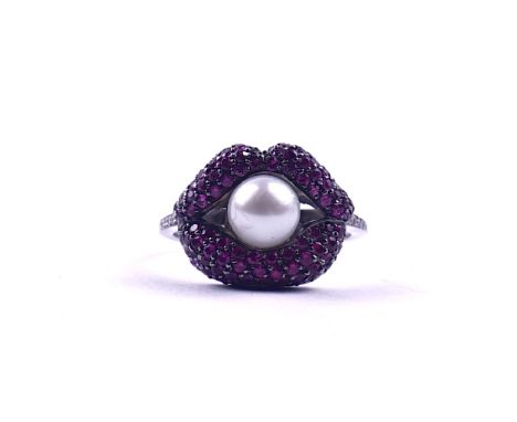 A CULTURED PEARL, DIAMOND AND PINK SAPPHIRE RINGDesigned as a pair of lips, pave set with circular cut pink sapphires, enclos
