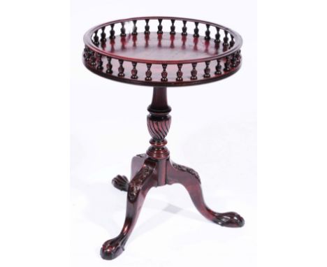 A GEORGIAN STYLE MAHOGANY LAMP TABLE with circular galleried top on carved tripod base, 44cm diameter