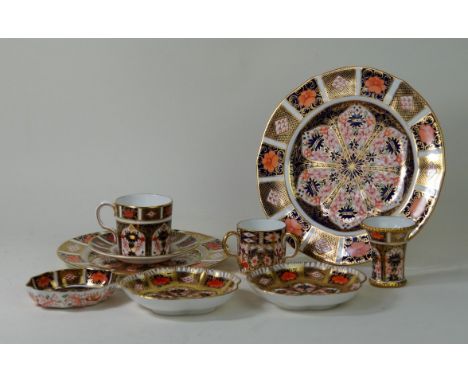 Royal Crown Derby imari, pattern numbers 1128 and 2451
To include 21cm cabinet plate, two pin dishes, miniature loving cup, p