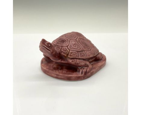 Loveable turtle crafted from the original master mold #1686 from 1965. Finished in a dark pink to maroon semi-matte glaze. Ro