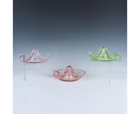 A delightful trio of transparent glass juicer reamers, each featuring a charming handle and spout, comes in an enchanting pal