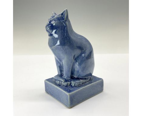 Adorable seated cat crafted from the original master mold #6402 from 1933. Finished in a glossy blue glaze. Rookwood backstam