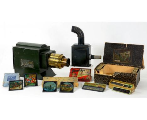 A LATE VICTORIAN OR EARLY 20TH CENTURY GREEN PAINTED TINPLATE AND LACQUERED BRASS MAGIC LANTERN A GERMAN TINPLATE CHILD'S MAG