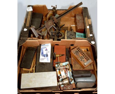 A QUANTITY OF ENGINEERING TOOLS INCLUDING MICROMETERS