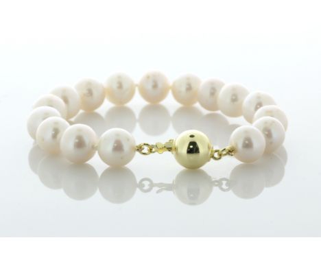Bracelet with a 9.5 - 10.5mm fresh water cultured pearls with gold plated silver clasp. Pearl quality AAA. This bracelet is 7
