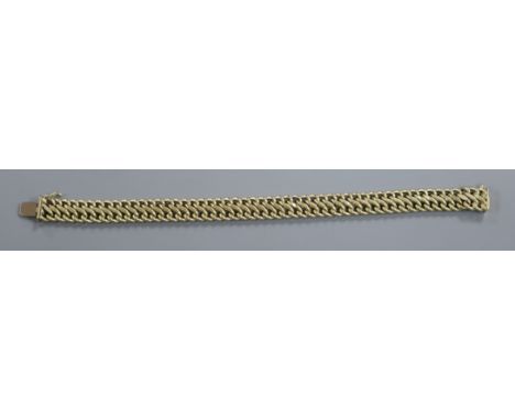 A 14ct gold bracelet.