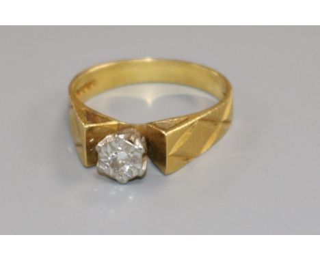 An 18ct gold and illusion set solitaire diamond ring, size N/O.