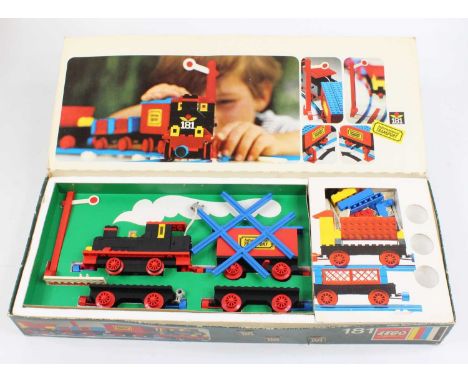 Collection of mixed used Lego and Lego Technic, to include loose bricks, collection of instruction leaflet, a part complete N