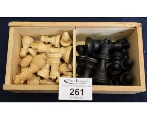Wooden chess box comprising wooden Staunton type chess pieces.(B.P. 21% + VAT) 