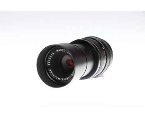 A Leitz Macro-Elmar-R f/4 100mm Lens, 3-cam, black, serial no. 2973415, body, G, elements, VG-E