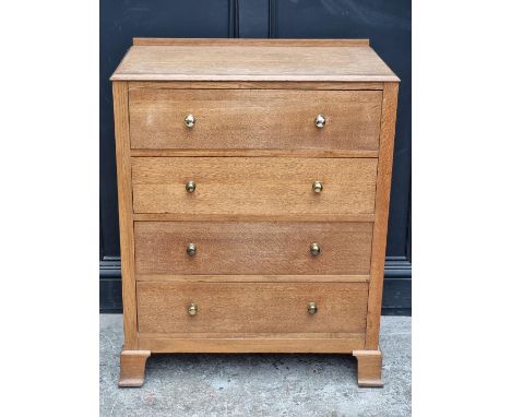A small pale oak chest of drawers,&nbsp;76cm wide. 