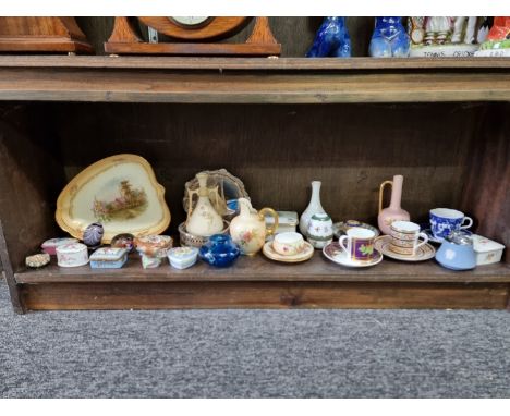 A mixed lot of ceramics,&nbsp;to include Wedgwood and Royal Worcester. 