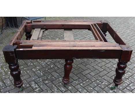 A Victorian mahogany round cornered extension table base, enclosed length 151cm