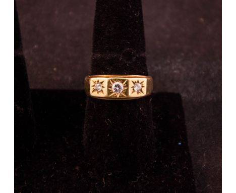 18CT GOLD GENTS RING WITH 3 DIAMONDS 6GM