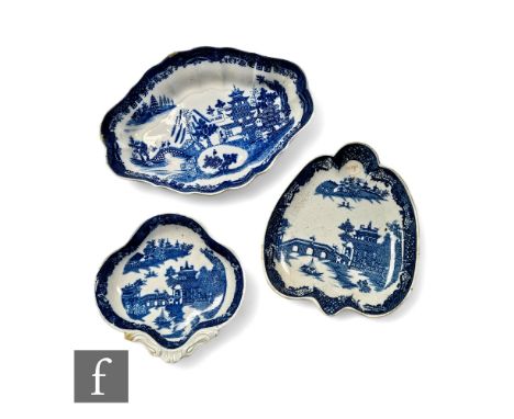 A 19th Century Spode pearlware blue and white transfer printed dish of oval section decorated in the Willow pattern, together